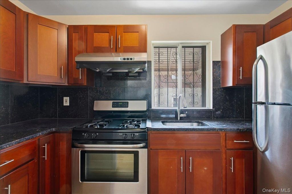 4010 De Reimer Avenue, Bronx, NY 10466 — photo 4