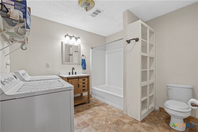 239 Wildwood Avenue, Elm Mott, TX 76640