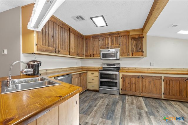 239 Wildwood Avenue, Elm Mott, TX 76640