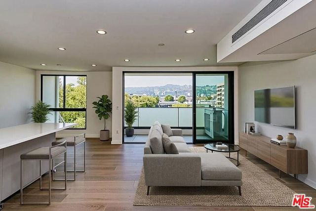 328 N Maple Drive 201, Beverly Hills, CA 90210