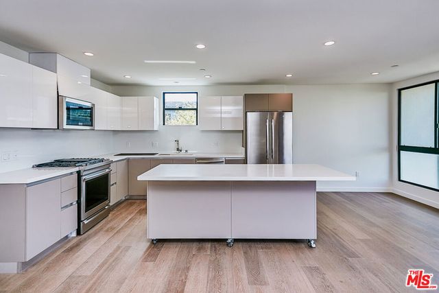 328 N Maple Drive 201, Beverly Hills, CA 90210