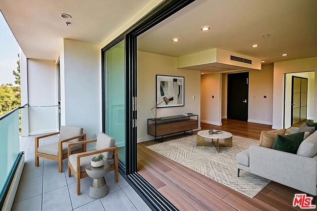 328 N Maple Drive 201, Beverly Hills, CA 90210