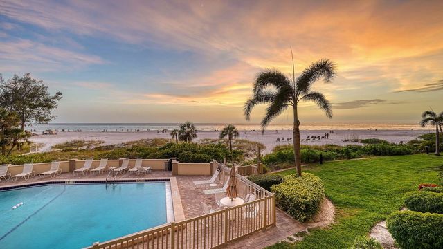 19 WHISPERING SANDS DRIVE 201, Sarasota, FL 34242