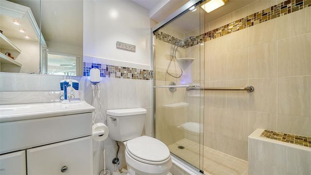 19 WHISPERING SANDS DRIVE 201, Sarasota, FL 34242