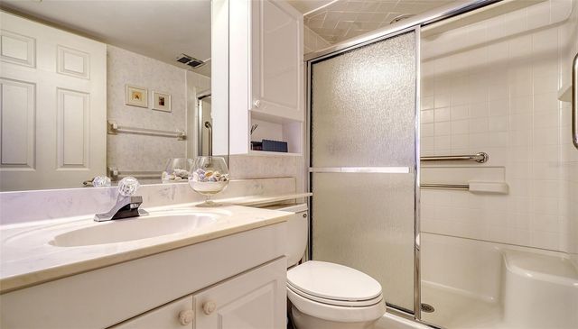 19 WHISPERING SANDS DRIVE 201, Sarasota, FL 34242