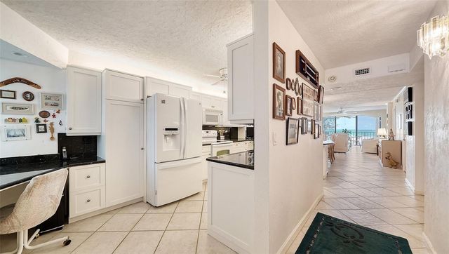 19 WHISPERING SANDS DRIVE 201, Sarasota, FL 34242
