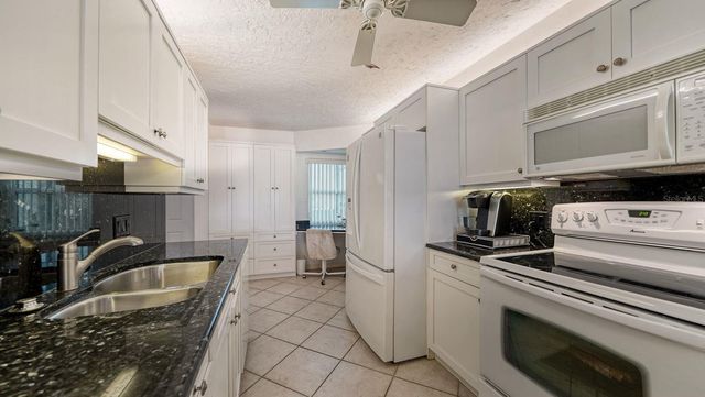 19 WHISPERING SANDS DRIVE 201, Sarasota, FL 34242