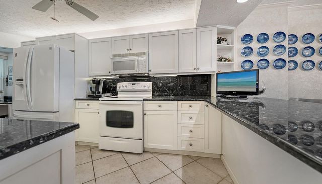 19 WHISPERING SANDS DRIVE 201, Sarasota, FL 34242