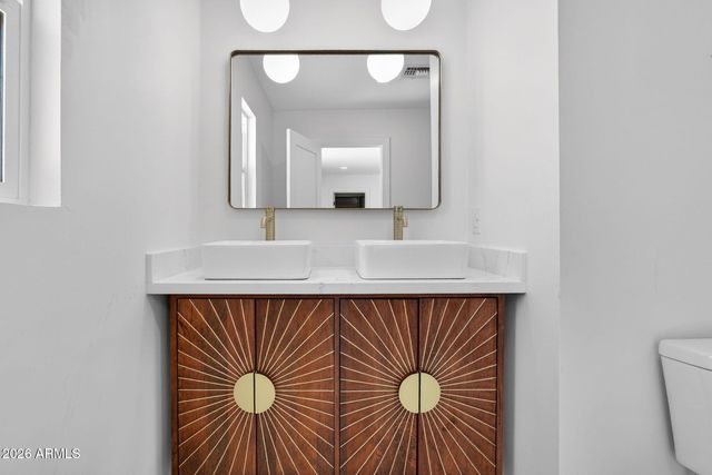 5724 N 13TH Place, Phoenix, AZ 85014