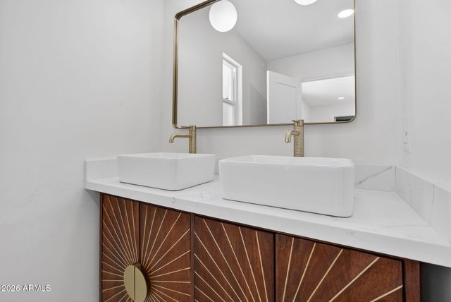 5724 N 13TH Place, Phoenix, AZ 85014