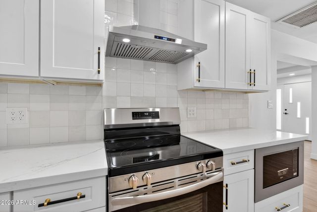 5724 N 13TH Place, Phoenix, AZ 85014