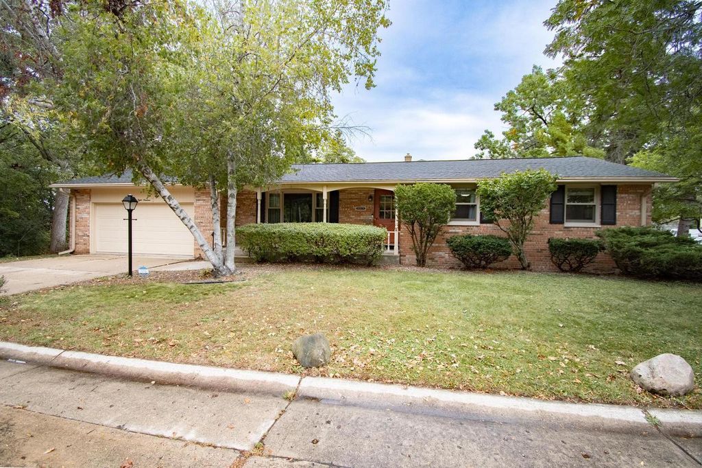 8819 31st AVENUE, Kenosha, WI 53142