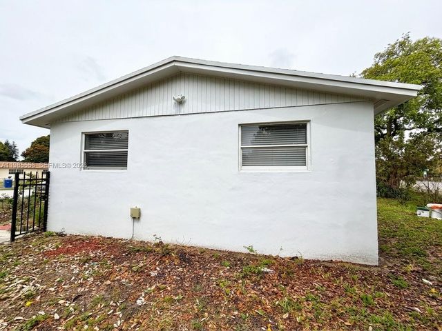 2251 NW 180th Ter, Miami Gardens, FL 33056