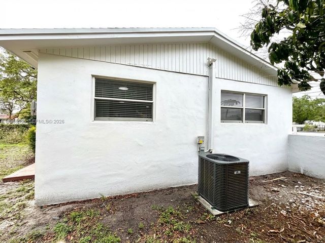2251 NW 180th Ter, Miami Gardens, FL 33056