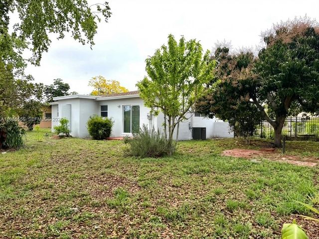 2251 NW 180th Ter, Miami Gardens, FL 33056