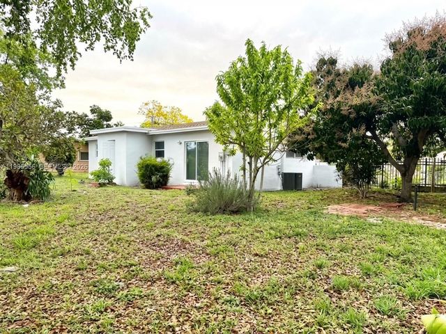 2251 NW 180th Ter, Miami Gardens, FL 33056