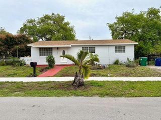 2251 NW 180th Ter, Miami Gardens, FL 33056