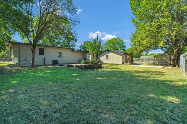 1941 Lariat Lane, Burleson, TX 76028
