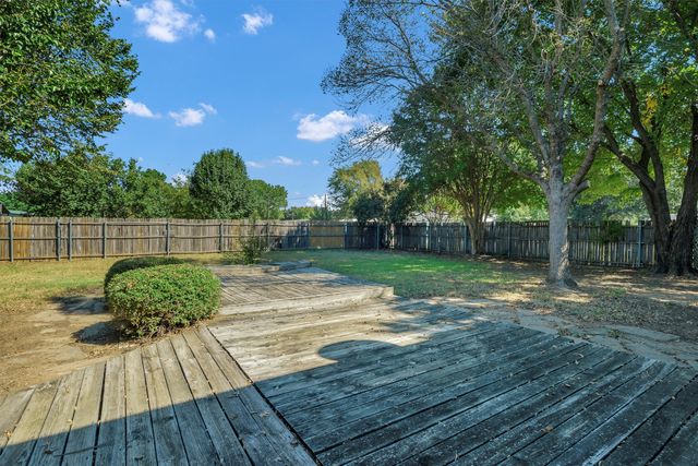 1941 Lariat Lane, Burleson, TX 76028