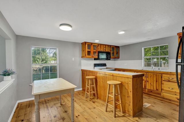 1941 Lariat Lane, Burleson, TX 76028
