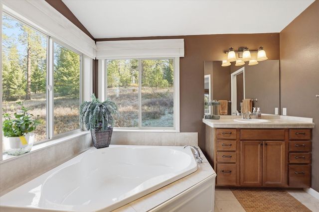 23612 N Hatch Rd, Colbert, WA 99005