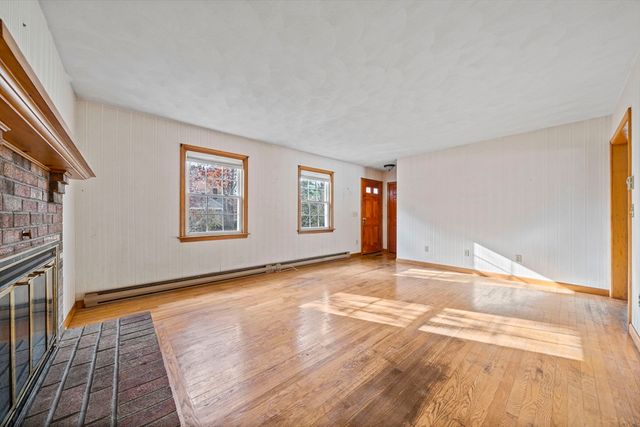 10 Upton Rd, Yarmouth, MA 02664