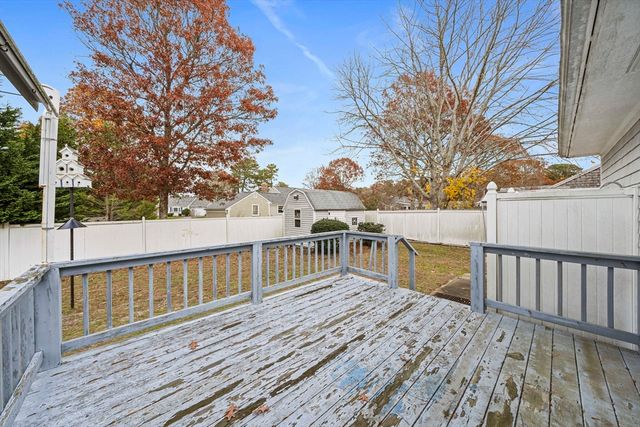 10 Upton Rd, Yarmouth, MA 02664