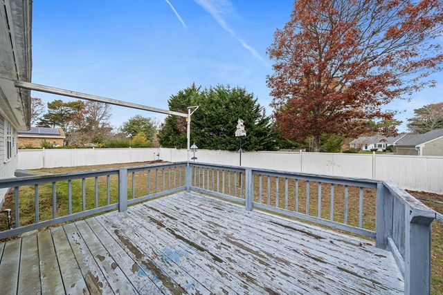 10 Upton Rd, Yarmouth, MA 02664