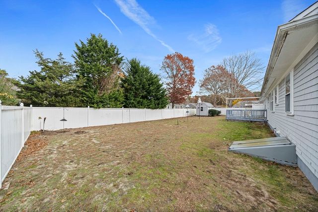 10 Upton Rd, Yarmouth, MA 02664