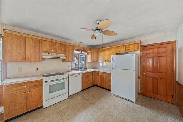 10 Upton Rd, Yarmouth, MA 02664