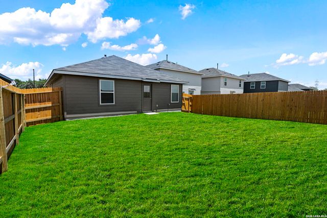 16039 Mahogany Way, Elmendorf, TX 78112