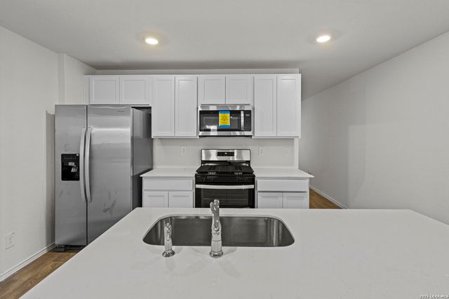 16039 Mahogany Way, Elmendorf, TX 78112