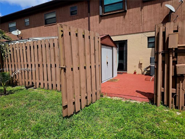 4865 SW 64th Way, Davie, FL 33314