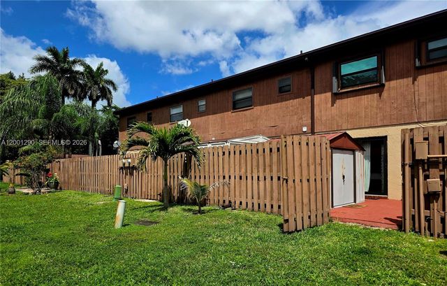 4865 SW 64th Way, Davie, FL 33314