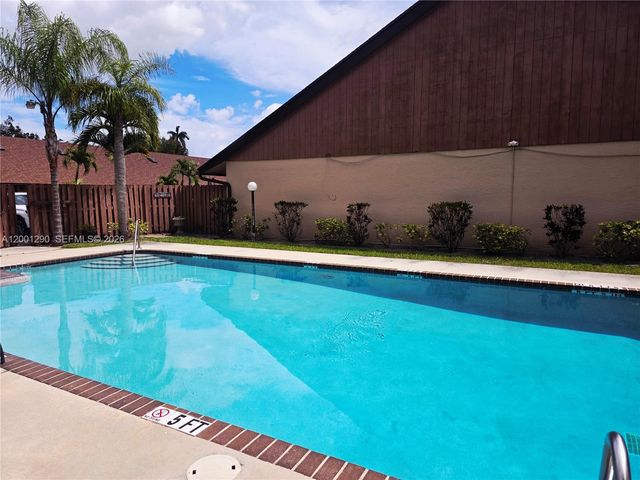 4865 SW 64th Way, Davie, FL 33314
