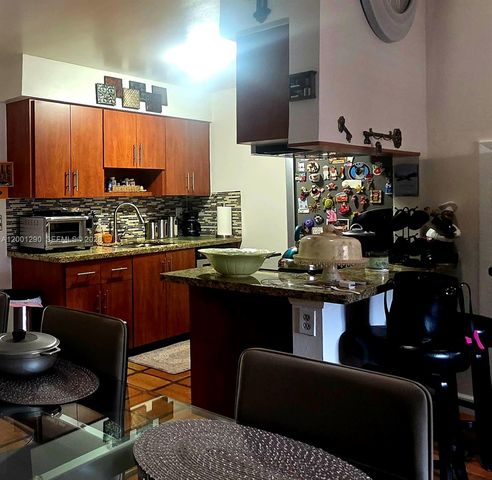 4865 SW 64th Way, Davie, FL 33314