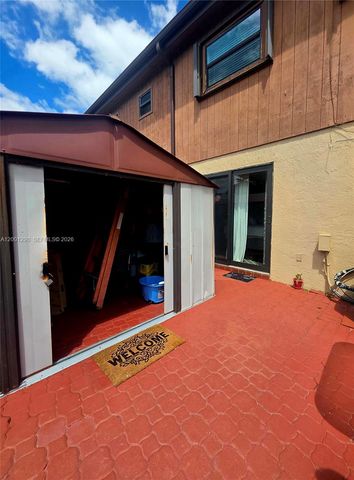 4865 SW 64th Way, Davie, FL 33314