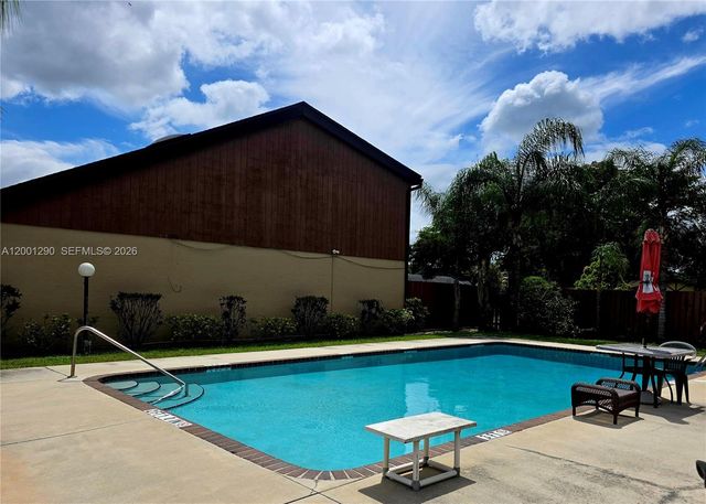 4865 SW 64th Way, Davie, FL 33314