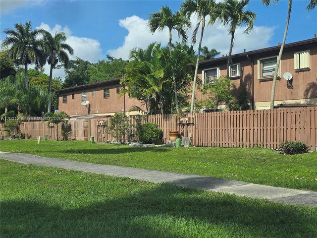 4865 SW 64th Way, Davie, FL 33314