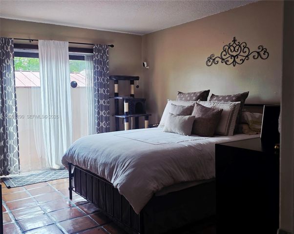 4865 SW 64th Way, Davie, FL 33314