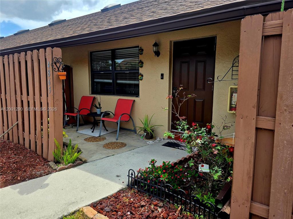 4865 SW 64th Way, Davie, FL 33314