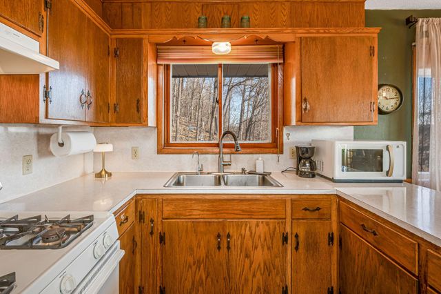 48050 Old River Bluff Road, Saint Peter, MN 56082