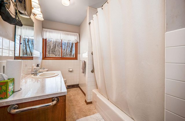 48050 Old River Bluff Road, Saint Peter, MN 56082
