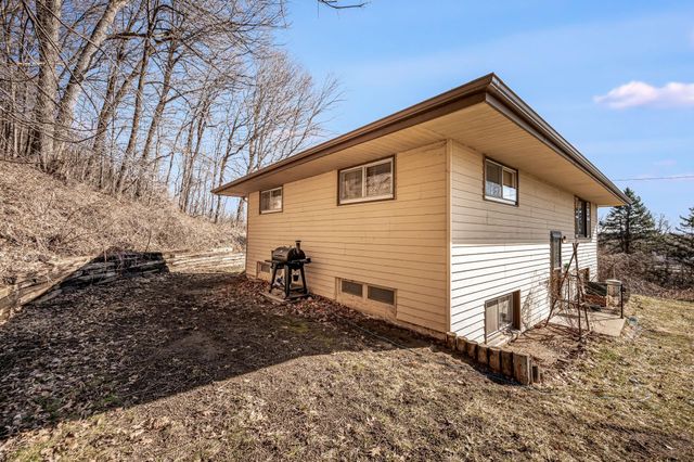 48050 Old River Bluff Road, Saint Peter, MN 56082
