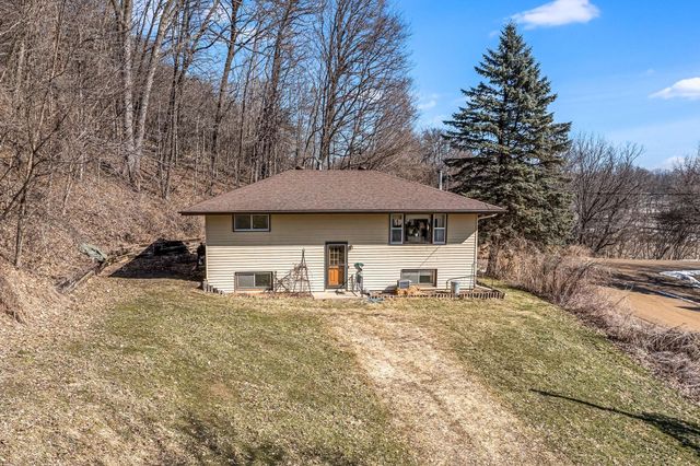 48050 Old River Bluff Road, Saint Peter, MN 56082