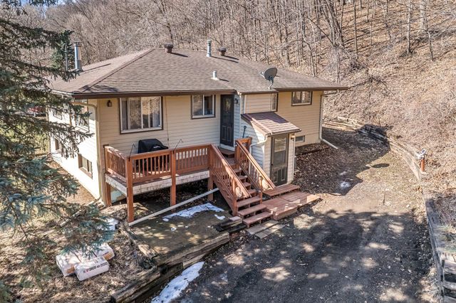 48050 Old River Bluff Road, Saint Peter, MN 56082