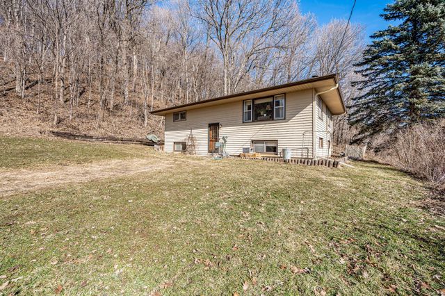48050 Old River Bluff Road, Saint Peter, MN 56082