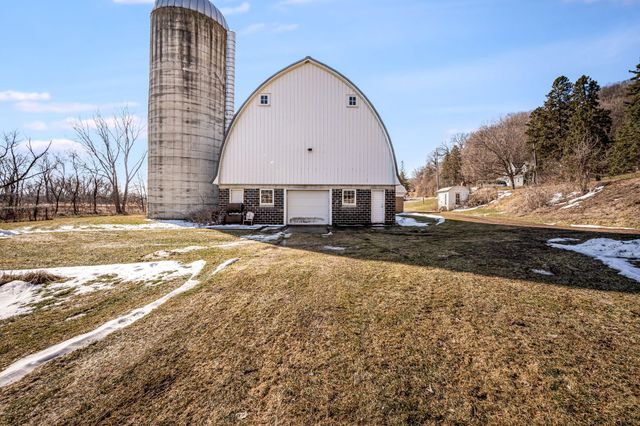 48050 Old River Bluff Road, Saint Peter, MN 56082