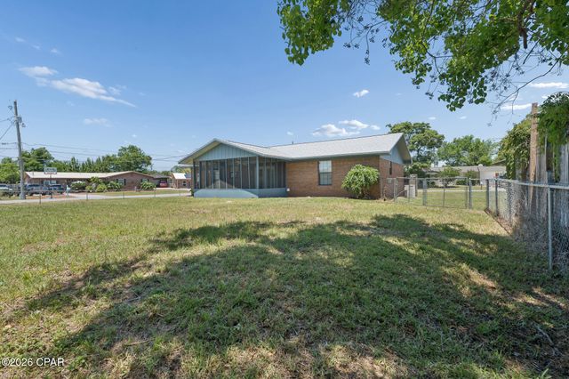 1848 Airport Circle, Panama City, FL 32405