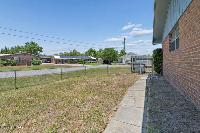 1848 Airport Circle, Panama City, FL 32405